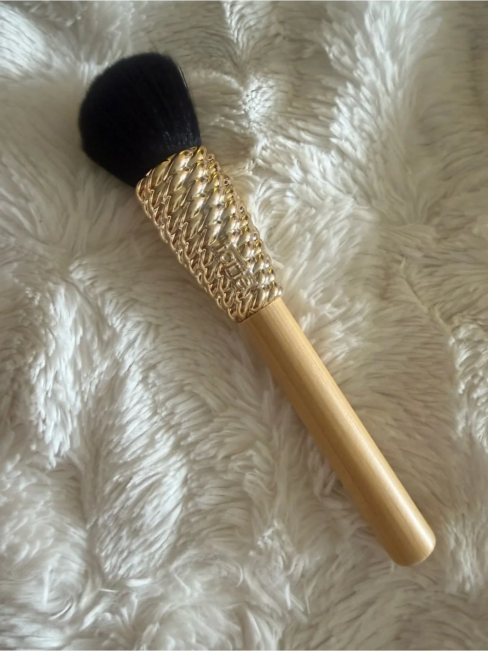 tarte Creaseless Setting Powder - Pink with Tarte blending brush